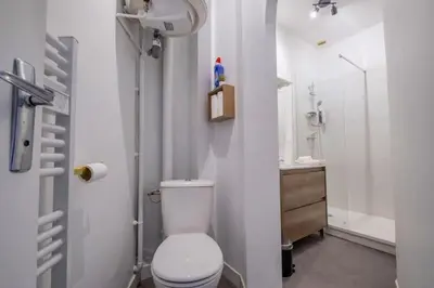 Salle de bains dans l'établissement Elegant Bubble - Gare