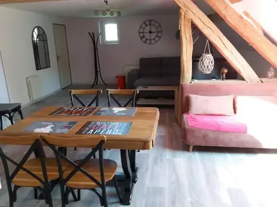 Coin salon dans l'établissement Gîte la Grange