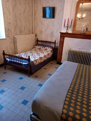 Un ou plusieurs lits dans un hébergement de l'établissement Maison charmante à Chepy avec jardin et piste de pétanque