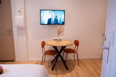 Télévision ou salle de divertissement dans l'établissement Studio Paisible 2pers wifi gare