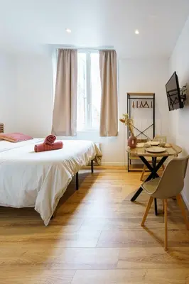Un ou plusieurs lits dans un hébergement de l'établissement Studio Relax 2pers wifi
