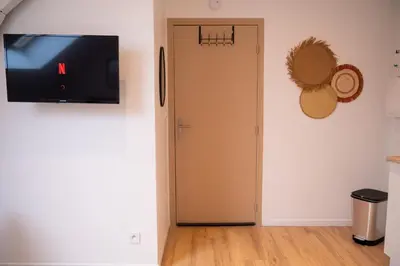 Télévision ou salle de divertissement dans l'établissement Studio Séduisant 2pers wifi gare