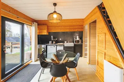 Cuisine ou kitchenette dans l'établissement Cottage 2 chambres - Chalet climatisé pour 4
