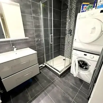 Shiny Compiègne Logement Entier
