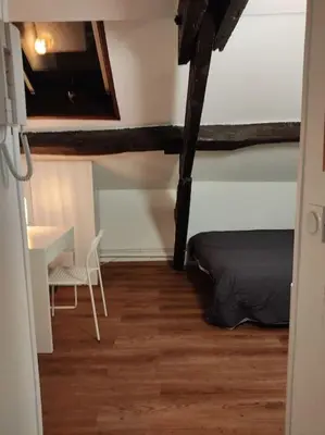 Un ou plusieurs lits dans un hébergement de l'établissement Studio Rémois - WIFI/Netflix