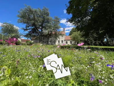 Jardin de l'établissement Le SAN - Chambre d'hôtes INCLUSIVE & ÉCORESPONSABLE