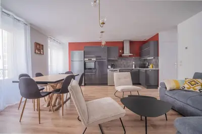 Cuisine ou kitchenette dans l'établissement Le Boulingrin - 4 apartments