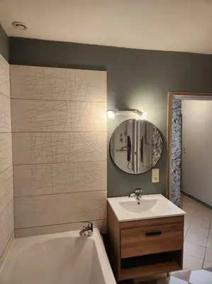 Salle de bains dans l'établissement Chalet Antlana 2 avec cheminée