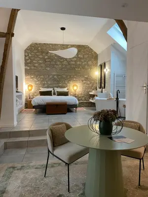 Un ou plusieurs lits dans un hébergement de l'établissement La Suite Arbane SPA & sauna - Avarum