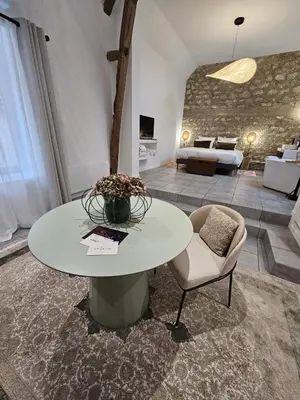 Un ou plusieurs lits dans un hébergement de l'établissement La Suite Arbane SPA & sauna - Avarum