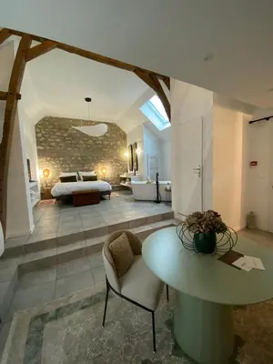 Un ou plusieurs lits dans un hébergement de l'établissement La Suite Arbane SPA & sauna - Avarum