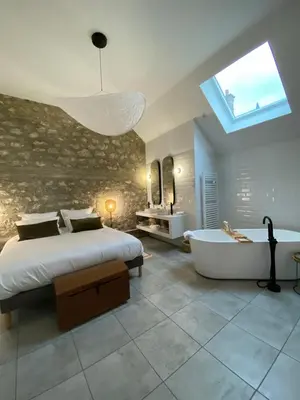 Un ou plusieurs lits dans un hébergement de l'établissement La Suite Arbane SPA & sauna - Avarum
