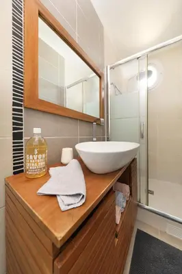 Salle de bains dans l'établissement Charmant Appartement dans le centre ville, à 2 minutes du Palais