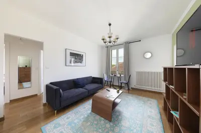 Coin salon dans l'établissement Charmant Appartement dans le centre ville, à 2 minutes du Palais