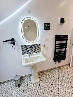 Salle de bains dans l'établissement Le Colombier