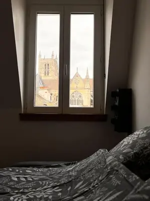 Un ou plusieurs lits dans un hébergement de l'établissement Le Meaux Sacré Vue Cathédrale Hyper Centre Gare Disney