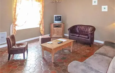 Coin salon dans l'établissement Nice Home In Vaudoy-En-Brie With Wifi