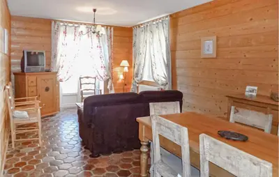 Télévision ou salle de divertissement dans l'établissement Lovely Home In Vaudoy-En-Brie With Wifi