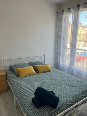 Un ou plusieurs lits dans un hébergement de l'établissement Grand Appartement le Saint Marceaux Reims centre