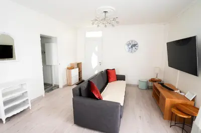 Télévision ou salle de divertissement dans l'établissement Bel appartement à 10 minutes de Disney