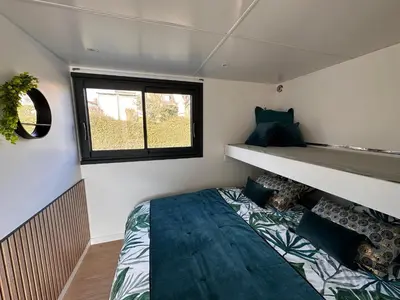 Un ou plusieurs lits dans un hébergement de l'établissement House Boat avec SPA naviguant en Champagne