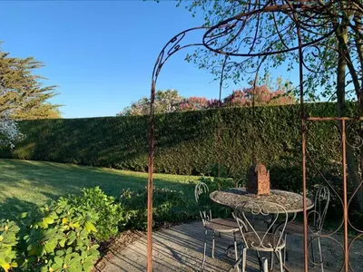 Jardin de l'établissement Maison entière et spacieuse Gîte Dovie