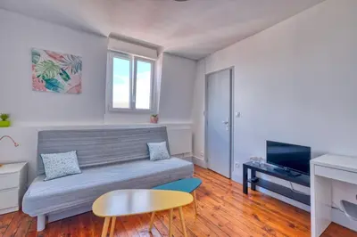 Télévision ou salle de divertissement dans l'établissement Appartement 5