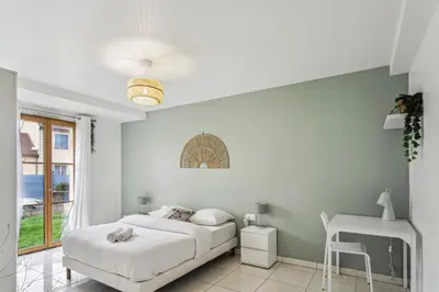 Un ou plusieurs lits dans un hébergement de l'établissement Chic friendly and spacious house