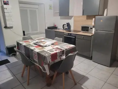 Cuisine ou kitchenette dans l'établissement Gite de la Rowa Monthermé
