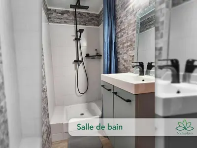 Salle de bains dans l'établissement Logement cocooning 2-4 personnes avec Salle de jeux