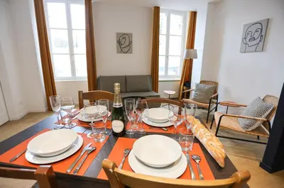 Coin salon dans l'établissement Au 38, Charme et Confort dans notre T2 à Epernay