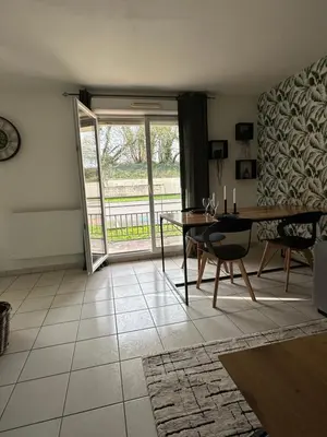 Coin salon dans l'établissement Appartement de Charles