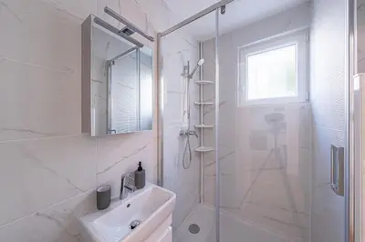 Salle de bains dans l'établissement Le Saint tilleul - Maison - Jardin -10' Disneyland