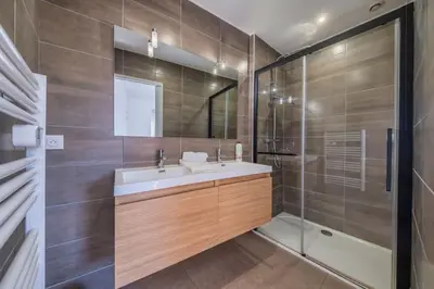 Salle de bains dans l'établissement Le Joyau