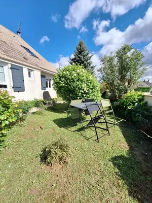 Jardin de l'établissement Bel appartement neuf proche Disneyland et Paris- A proximité de la gare de Meaux