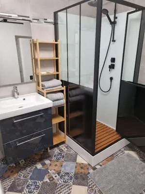 Salle de bains dans l'établissement Studio maisonnette Le bureau