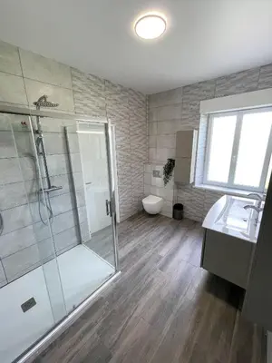 Salle de bains dans l'établissement Villa de standing en Champagne