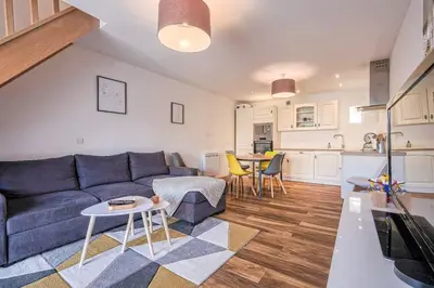 Cuisine ou kitchenette dans l'établissement Magnifique maison de ville - parking - proche Disney