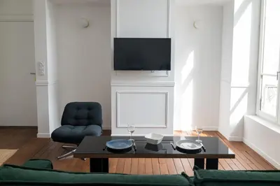 Télévision ou salle de divertissement dans l'établissement Cocon douillet et lumineux dans le coeur historique