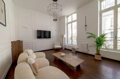 Télévision ou salle de divertissement dans l'établissement Reims Cathédrale Hyper Centre