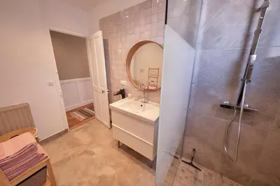 Salle de bains dans l'établissement Le Voltis