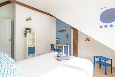 Un ou plusieurs lits dans un hébergement de l'établissement Le Seventies - Exceptionnel 4 chambres & billard
