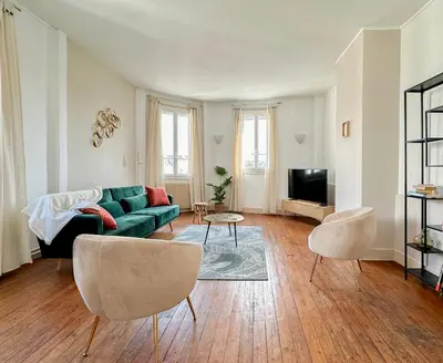 Télévision ou salle de divertissement dans l'établissement Le Saint Jacques