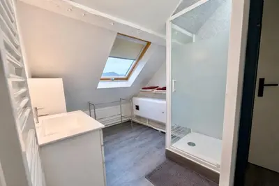 Salle de bains dans l'établissement A 5 min du Château - 2 chambres, tout à pied - Idéal séjour famille & pros
