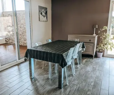 Plan de l'établissement Maison avec cour et parking clos