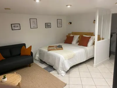Un ou plusieurs lits dans un hébergement de l'établissement appart studio RDC de maison avec extérieur proche Reims