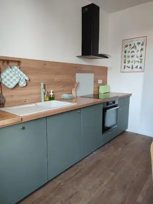 Cuisine ou kitchenette dans l'établissement La maison des voyageurs avec grand parking privé -calme et sérénité