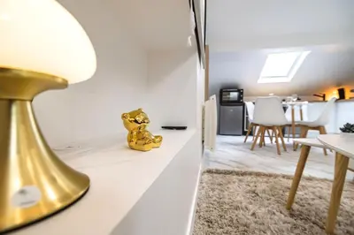 Cuisine ou kitchenette dans l'établissement Suite Balnéo hydromassage et rétroprojecteur