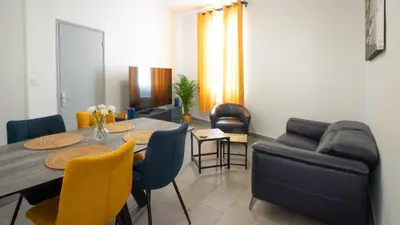 Coin salon dans l'établissement Apparemment t3 au cœur champenois