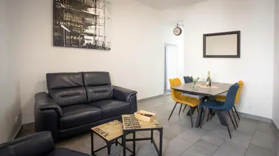 Coin salon dans l'établissement Apparemment t3 au cœur champenois